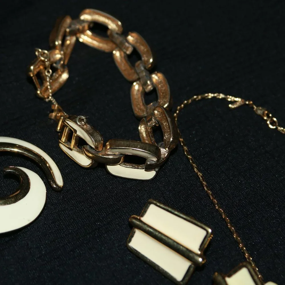 Monet jewelry set
